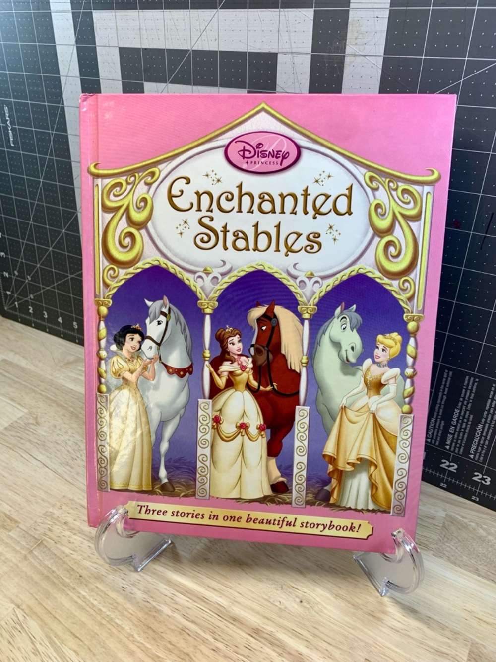Disney - Enchanted Stables Storybook -  3 Stories - Snow White, Cinderella, Bell